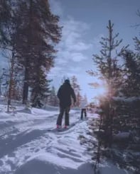 Hiking_in_the_snow